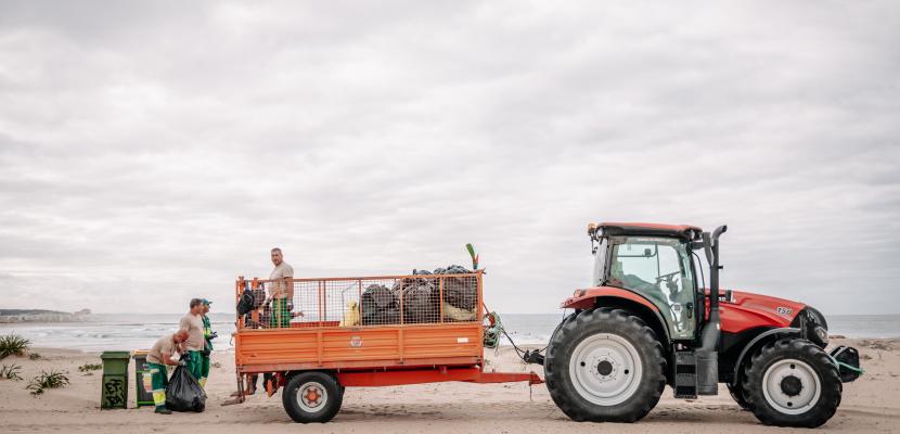 beach cleaning