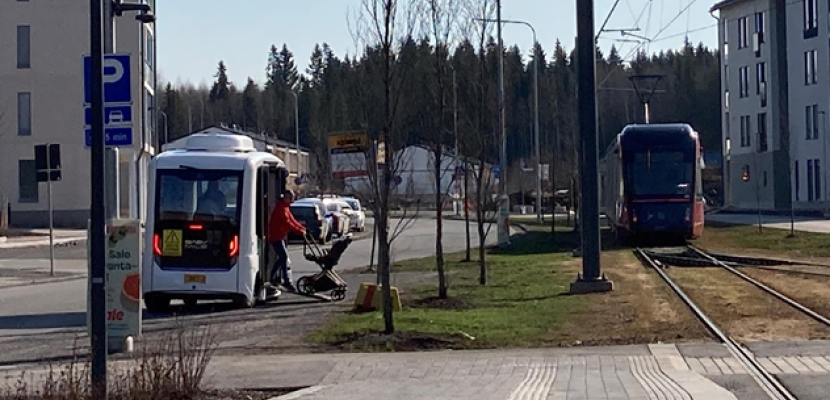 Use of autonomous shuttle bus to connect residential areas and other public transport services Passenger is getting off from an autonomous shuttle bus at the Hervantajärvi tram stop