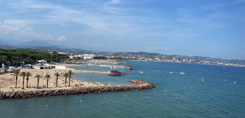 Picture of coastline in southern France 