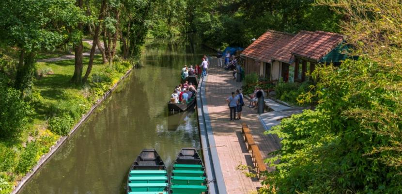 Controlled visitor numbers in the Hortillonnages area Natural site visited by tourists