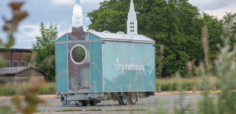 Tiny Townhall A tiny house on wheels which resembles a tiny townhall.