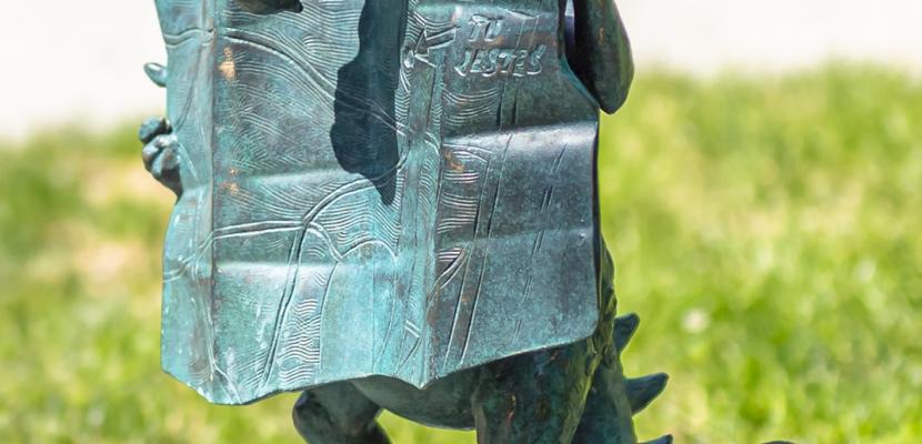 Dragon with a map - Smok z mapą Smok z mapą (statue of a dragon with a map)