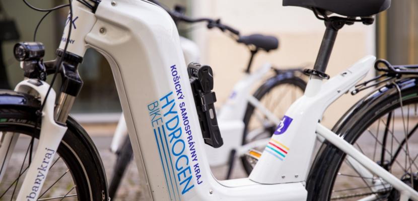 Hydrogen powered bicycle with Košice self-governing logo