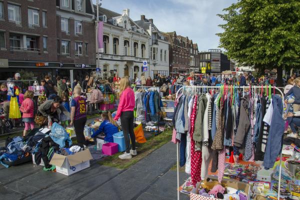 Clothes swap in the middle of the street 