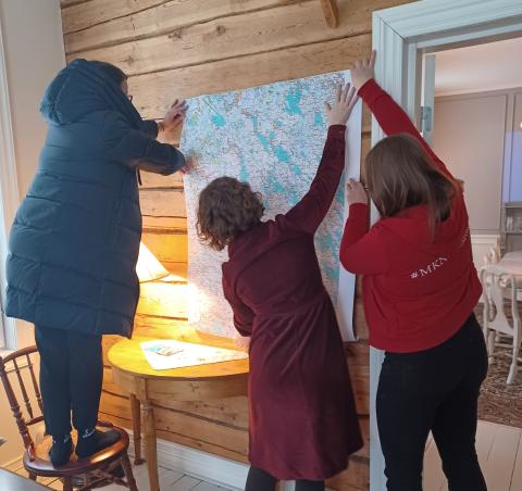 Map on the wall and highlight potential areas for climate change mitigation!