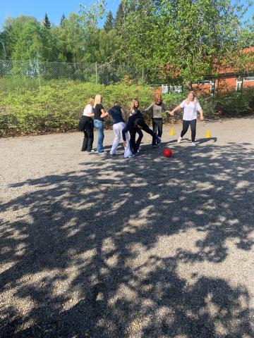 Students in physical activity play during school hours