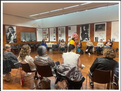 As part of the celebration of the International Day for the Eradication of Poverty, on October 18, the technical teams of the Social Network entities participated in the workshop “Felisberta is really smart!”, an interactive Artistic Session (Clown) + Personal Development (with debate and group dynamics), to address topics such as: what causes stress, its manifestations and consequences; strategies to prevent and combat stress; the power of now | mindset change; cultivating self-love (body, mind and spirit)