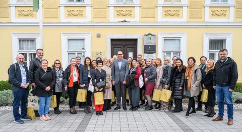 A small crowd of people pose for a picture in front of Ivancna Gorica city hall