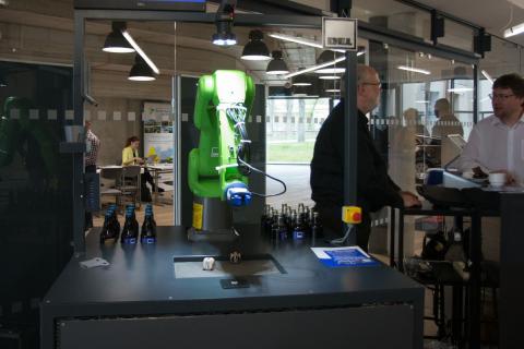SMEs Digitalization Roadshow - Special Robotic Croupier SMEs Digitalization Roadshow - Special Robotic Croupier