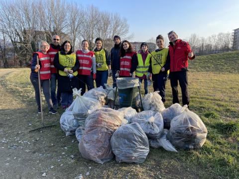 Volunteers in Arrivore park Volunteers in Arrivore park