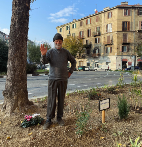 A volunteer in Regio Parco street Creating flowerbeds