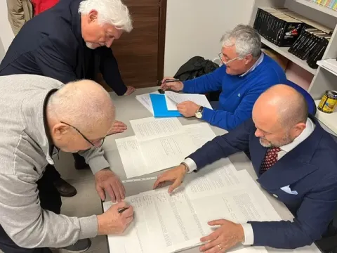 The signature of the cooperative set up