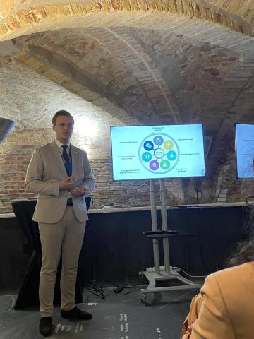 Circulair Friesland giving a presentation