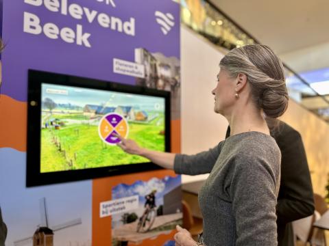 A person using a inspiration screen in a public place