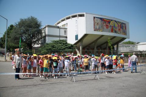 School community in an action to demand public space for sustainable means (human figure of the bus) - 06.2022