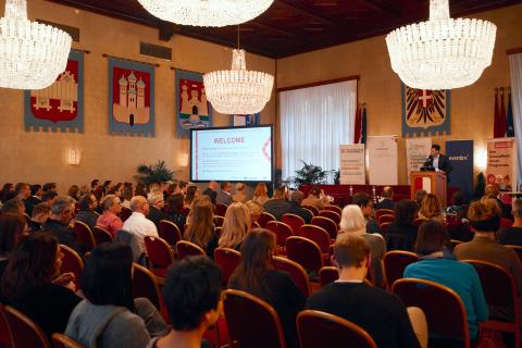 Welcoming participants 