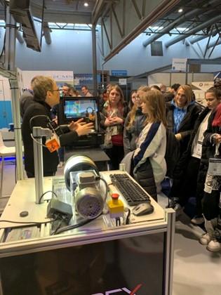 RoboTech Girls' Salon BE 5.0 Young girls visiting companies