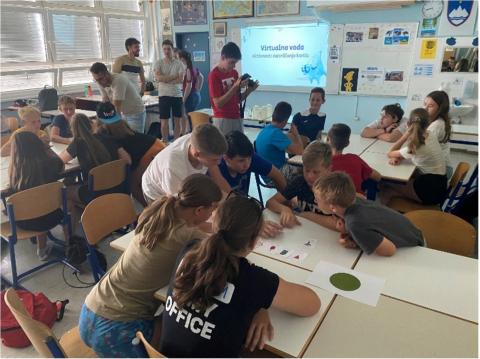 Kids working together in classroom