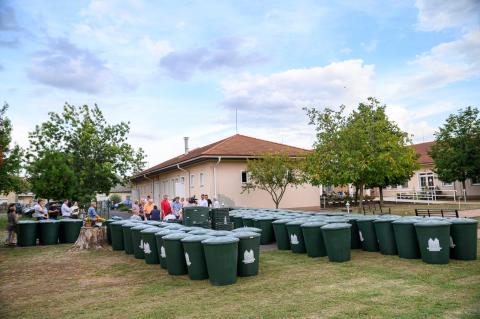 On this picture, you can see some rainwater barrel