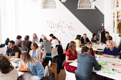 People working in groups on post-its