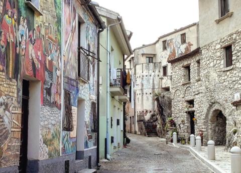 Sant'Angelo Le Fratte - percorso dei murales A street with wall murals