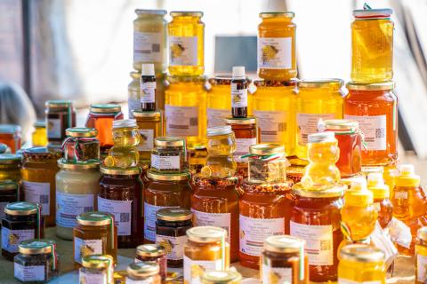 Hajdúság Éléskamrája - Local beekeeping products Hajdúság Éléskamrája - Local beekeeping products