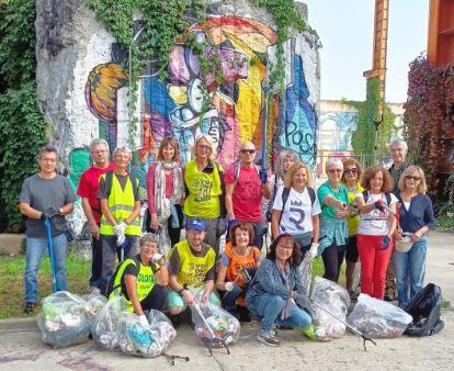 Volounteers from Torino Spazio Pubblico's Activities at Parco Dora after cleaning the park