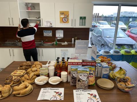Breakfast during a bike breakfast event at Transcosmos Breakfast during a bike breakfast event