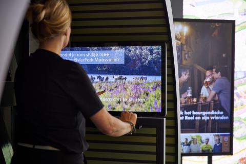 Using the walking wheel for a digital route