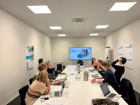 2nd stakeholders meeting in the City of Roeselare A group of people sitting around the table