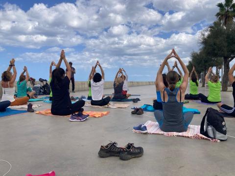 The HIKE project offered an exciting programme of activities on 12 – 15 September in Italian region of Puglia, involving over 100 participants in a series of walks, sport events, and cultural activities. These included a yoga class on the Mola di Bari seafront.