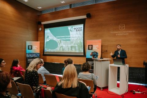 Presentation of the guest stakeholder Man presenting at the event