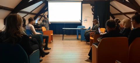 On this picture, you can see the project partners during a meeting.