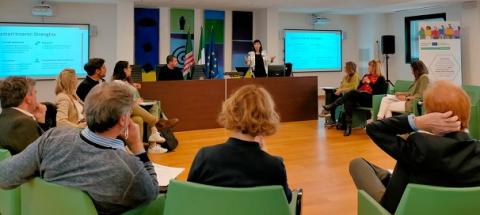 Umbrian stakeholders learn about the SWOT analysis Group of people listening to a speaker