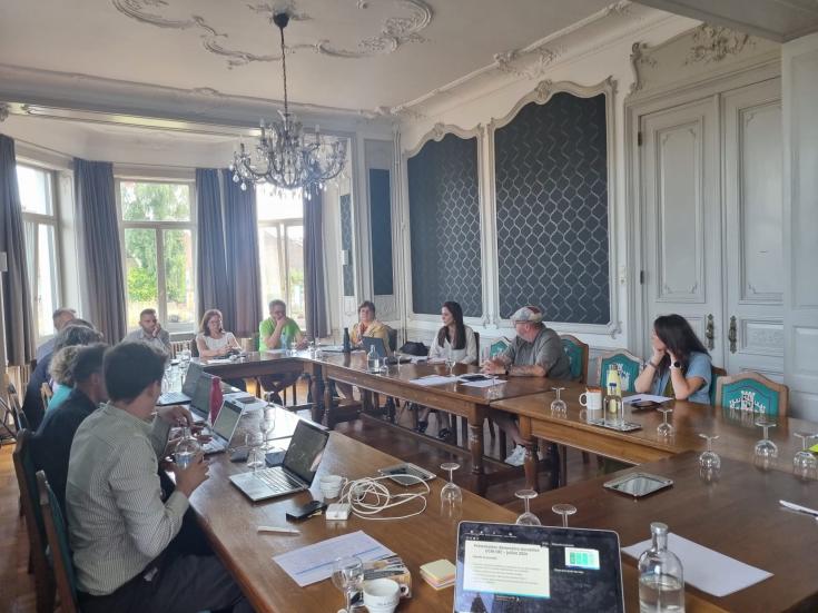 On this picture, you can see the first stakeholder meeting in Hannut