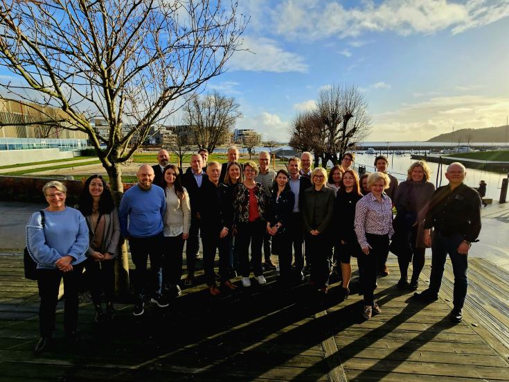 Group picture peer review Image of host and peers at the peer review