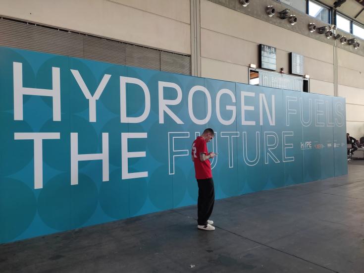 Hydrogen the future A title focusing on the importance of Hydrogen