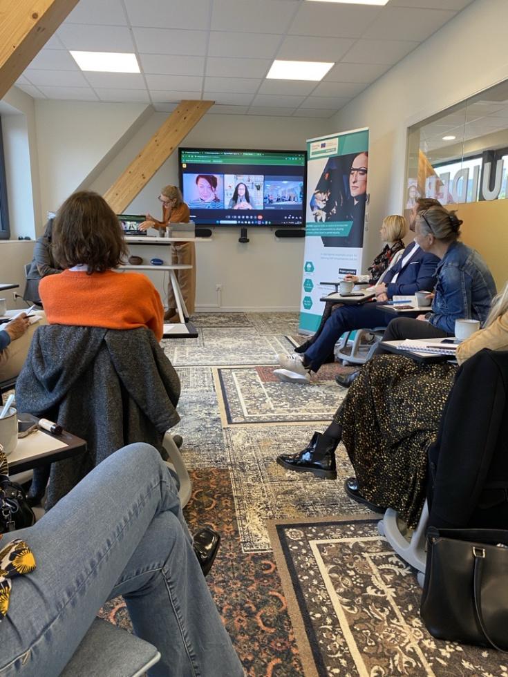 Bizz&Buzz brought together experts to discuss a key issue : gender diversity in industry and digital businesses as a lever for growth. Participants at Bizz&Buzz event.