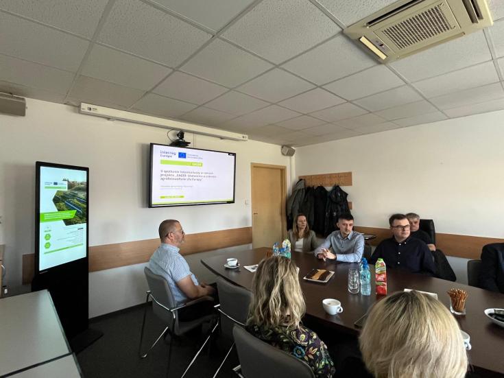 Easing AGrophotovoltaics for EuRope Project EAGER