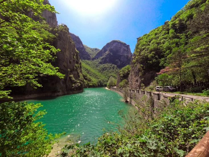 The aquamarine river Furlo and the lush, light green vegetation around the canyon.