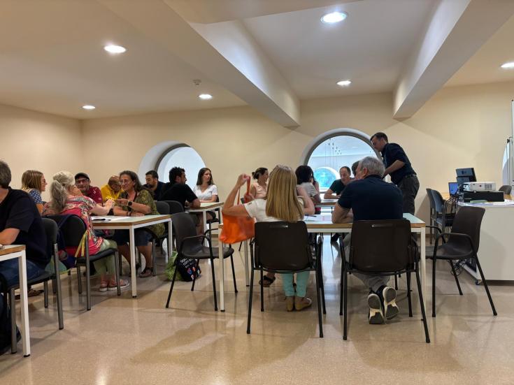 PROXIMITIES 1st stakeholder meeting- Manresa City Council Groups of people sitting at tables discussing project