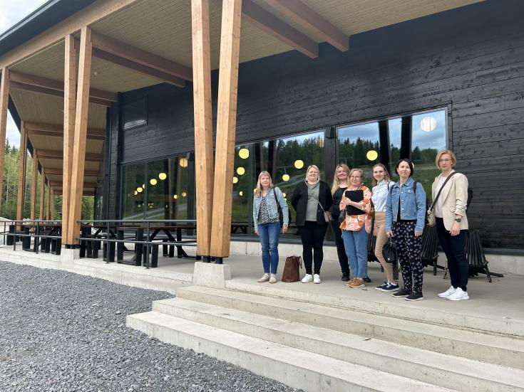 5th stakeholder meeting group 7 people outside in front of the restaurant