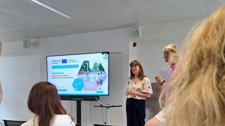 Presentation of a group of people