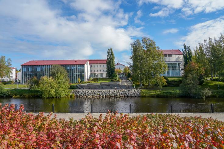 Seinäjoki campus area with building and river.
