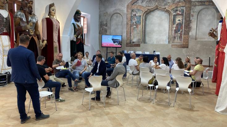 First stakeholders' meeting held in Carvaca de la Cruz, Murcia Group of people celebrating a working session