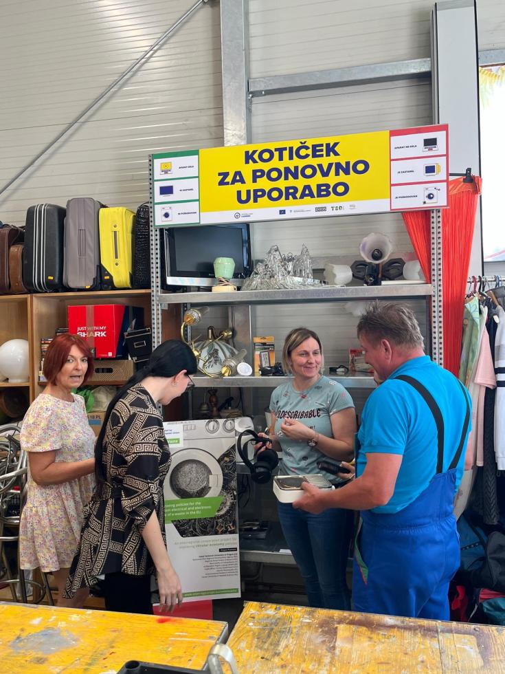 The reuse corner at the reuse center in Rogaška Slatina 