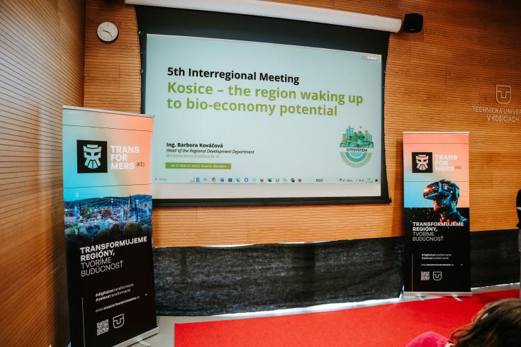 Starting slide of the event