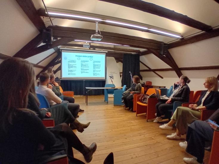 On this picture, you can see the project partners during a meeting.