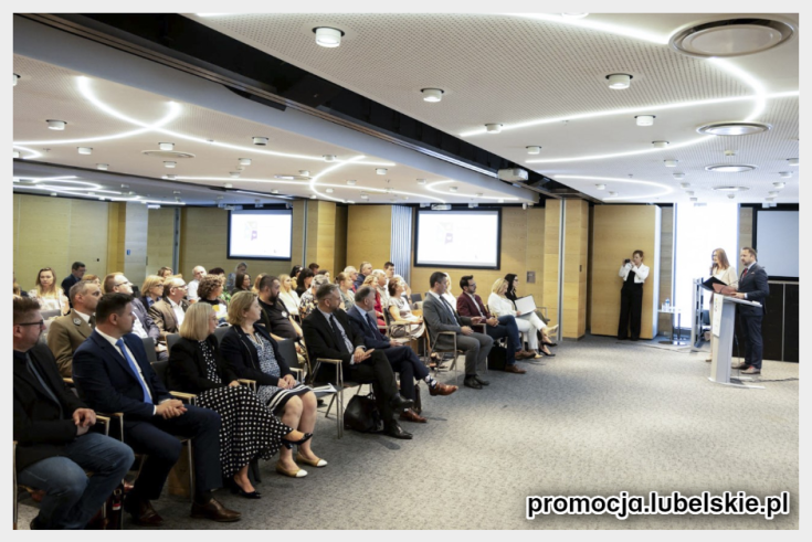 people attending the "Cooperation-Innovation-Sustainable Tourism"  conference