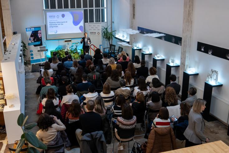 The initiative was presented on January 19th at the conference 'New challenges for the wellbeing of companies', which brought together around 70 people. Crowd in Navarre's event on January 19th.